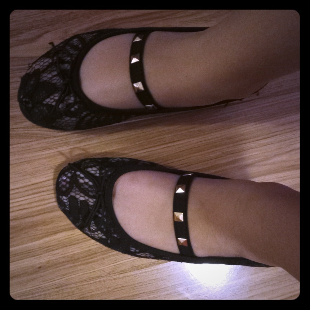 Cute see through shoes, super comfortable!